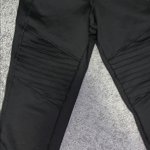 Black leggings with ribbed knees. - Picture 2 of 3